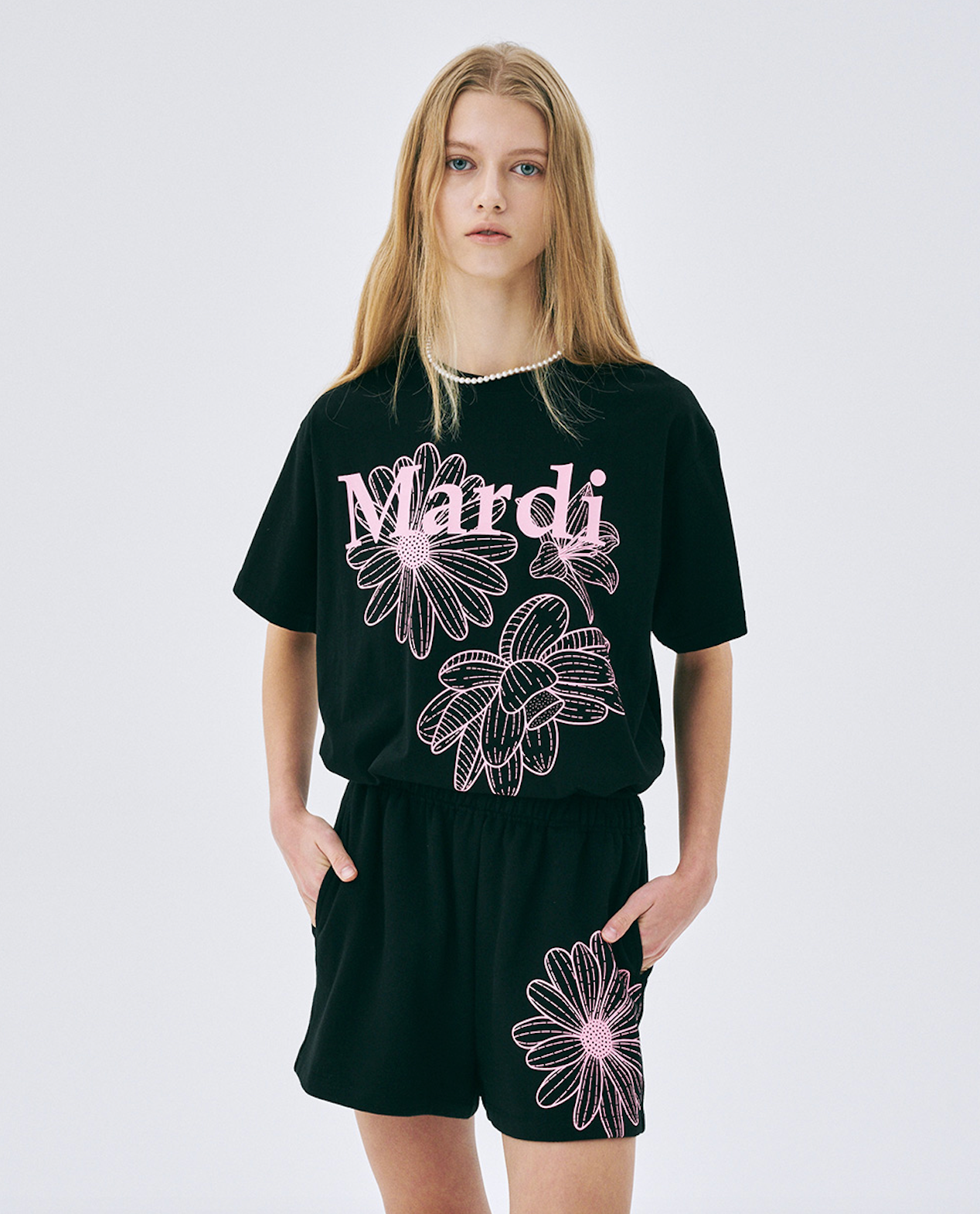 Sweat Shorts Flower Black Pink | Mardi Mercredi | Couturist