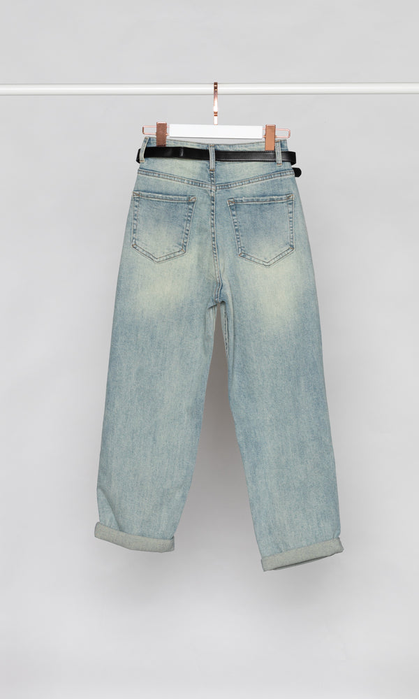 Tapered Relax Jeans with Belt