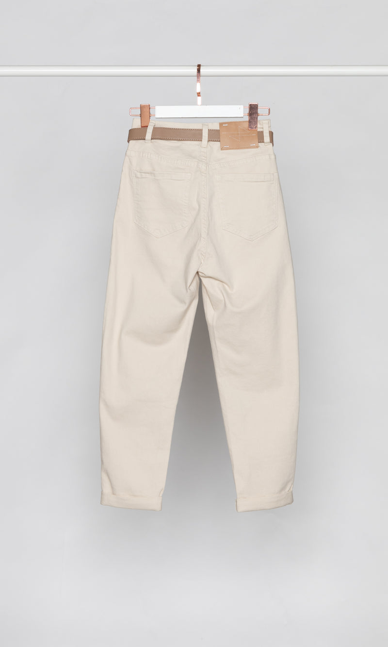White Relax Tapered Jeans with Belt