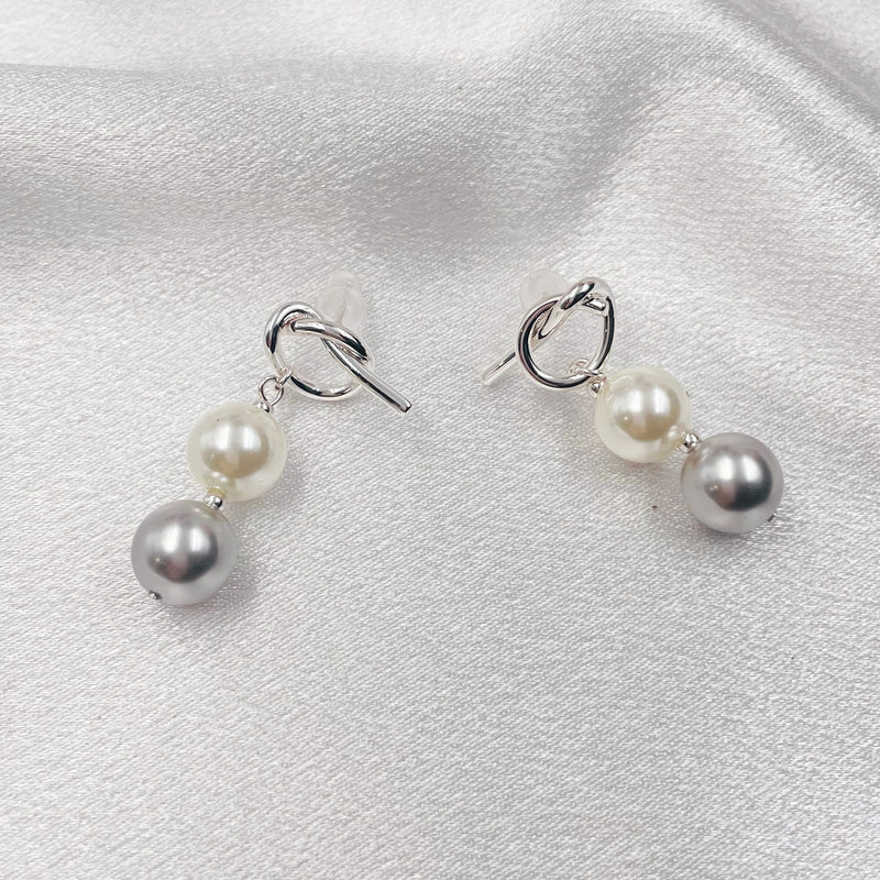 Metal Knot and Two Pearls Earrings