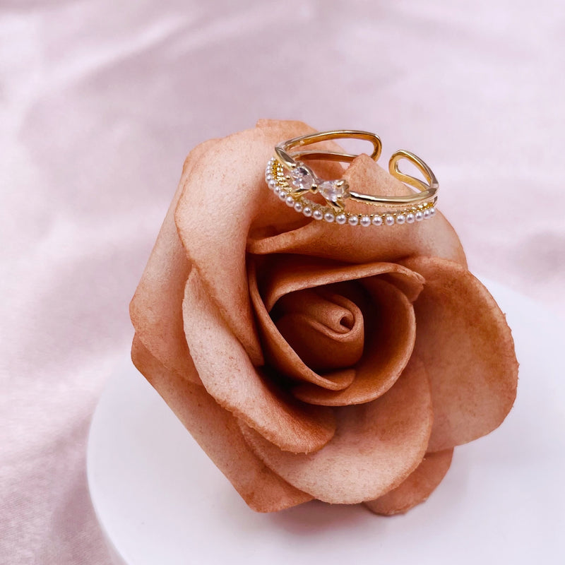 Two-layered Pearls and Rhinestone Bow Ring