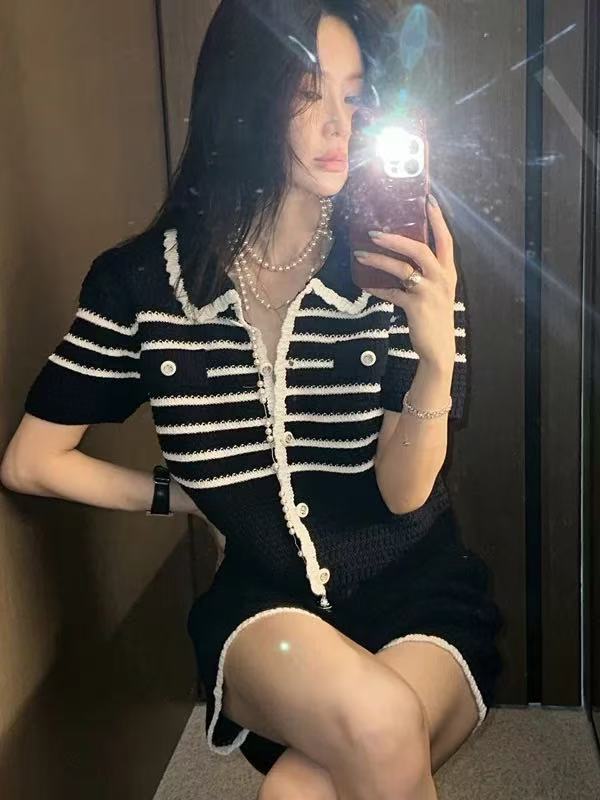 Contrasting Edges Collar Knit Crop Top