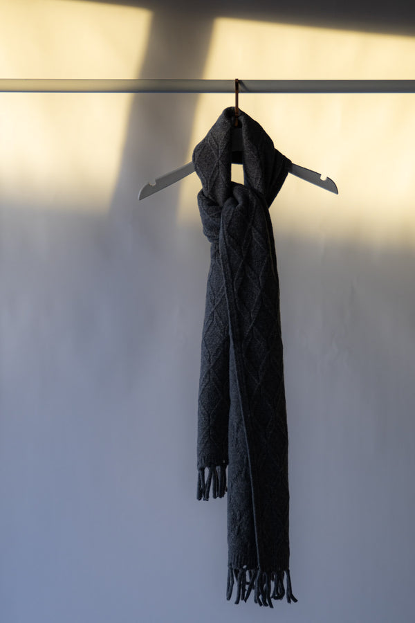 Diamond Pattern Knit Scarf with Tassel