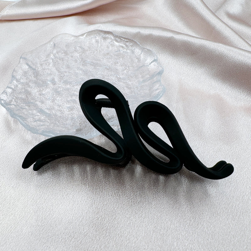 Matte Black Wavy Hair Clip