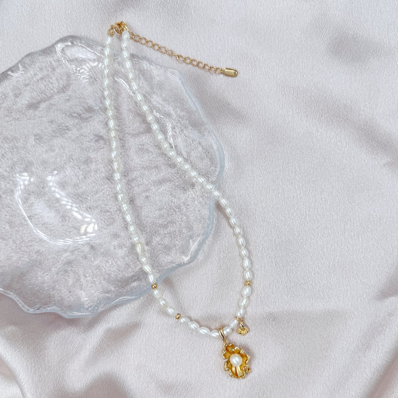 Leaf with Pearl and Pearl Chain Necklace