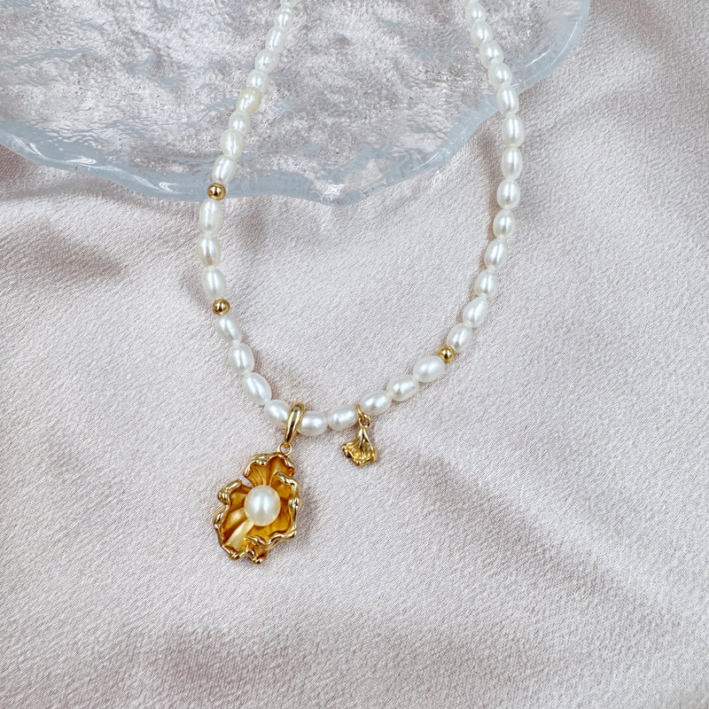 Leaf with Pearl and Pearl Chain Necklace