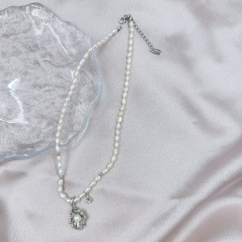 Leaf with Pearl and Pearl Chain Necklace