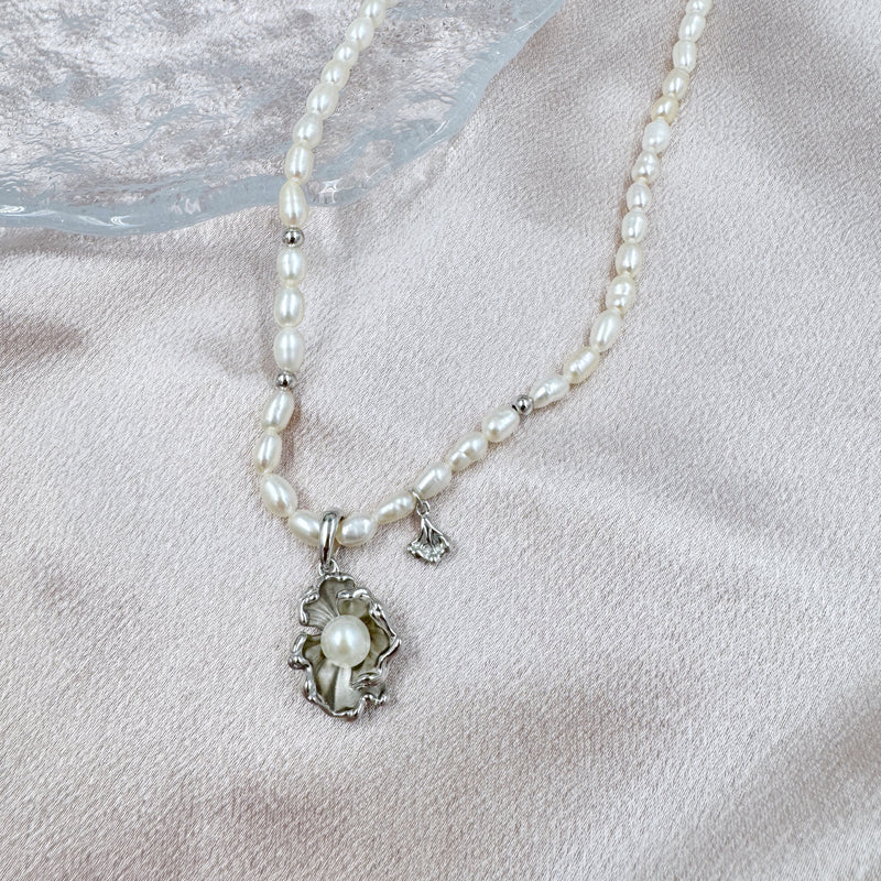 Leaf with Pearl and Pearl Chain Necklace