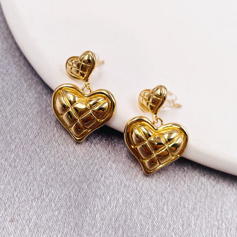 Diamond Pattern Heart Earrings