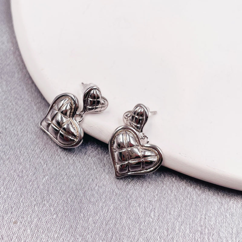 Diamond Pattern Heart Earrings