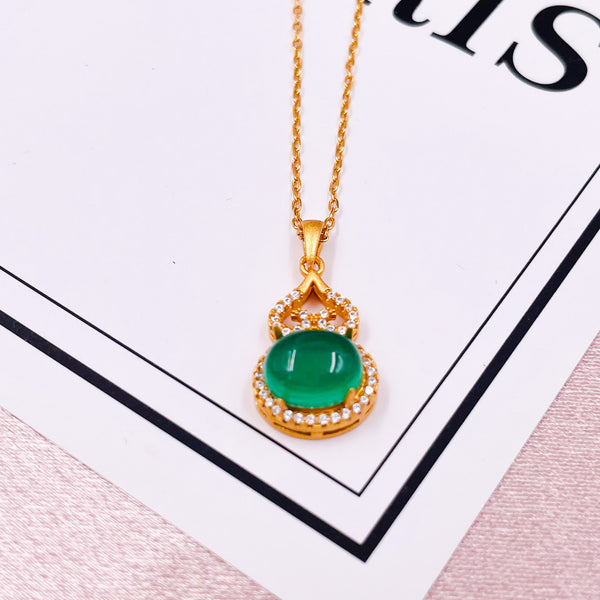 Green Oval Agate with Rhinestones Pendant Necklace