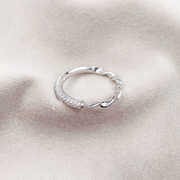 Half Metal Twirl Half Rhinestones Ring