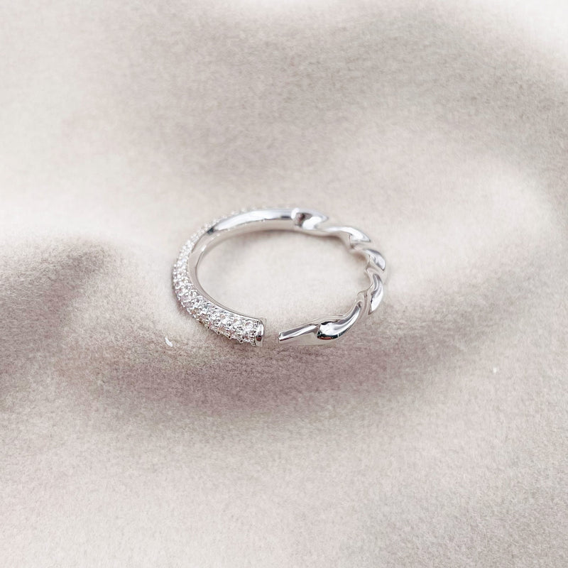 Half Metal Twirl Half Rhinestones Ring