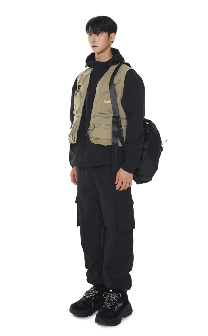 Small Logo Woven Cargo Pants