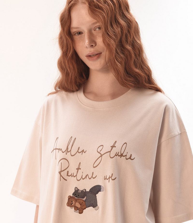 Biting Little Bear T-shirt Ivory