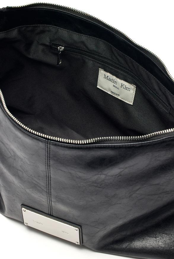 Side Zipper Shoulder Bag in Black