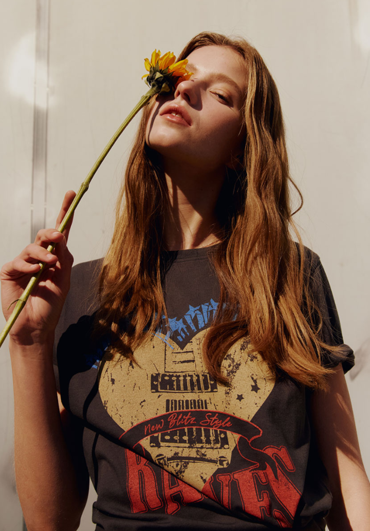 Heart Ravers Graphic T-Shirt Crop Charcoal
