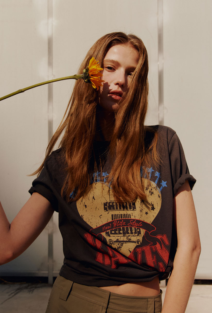 Heart Ravers Graphic T-Shirt Crop Charcoal