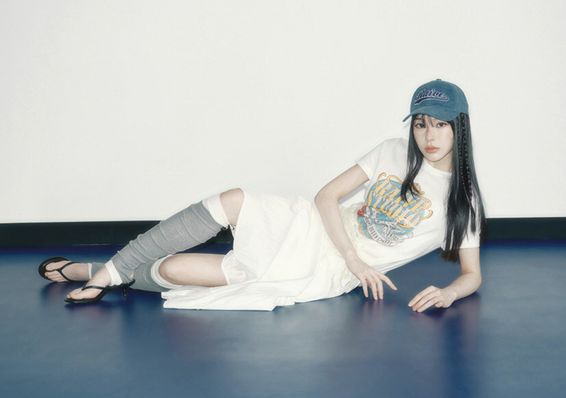 Crown Raive Graphic T-shirt Crop White