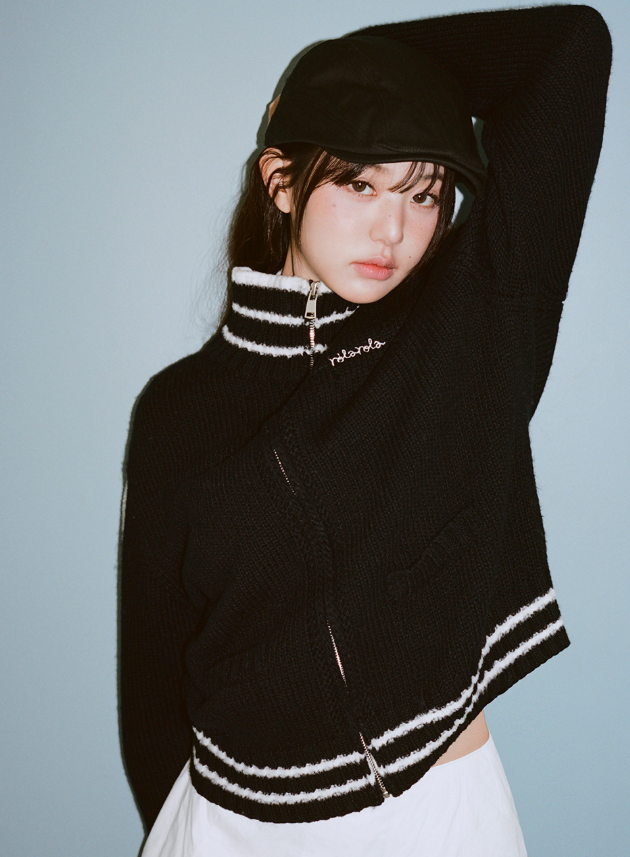 Maison De Rola Embroidery Wool Blended Knit Zip Up Black