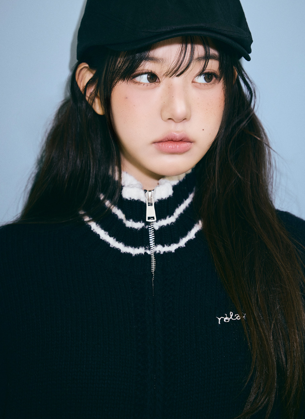 Maison De Rola Embroidery Wool Blended Knit Zip Up Black