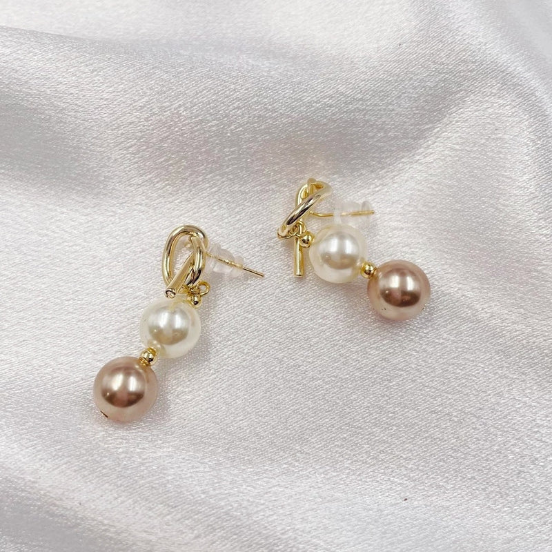 Metal Knot and Two Pearls Earrings