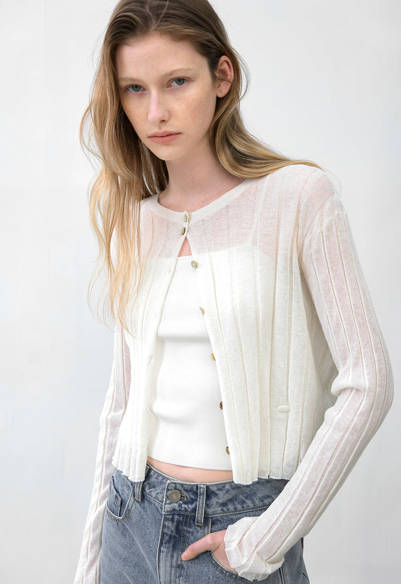 Essential Henne Crop Cardigan Ivory
