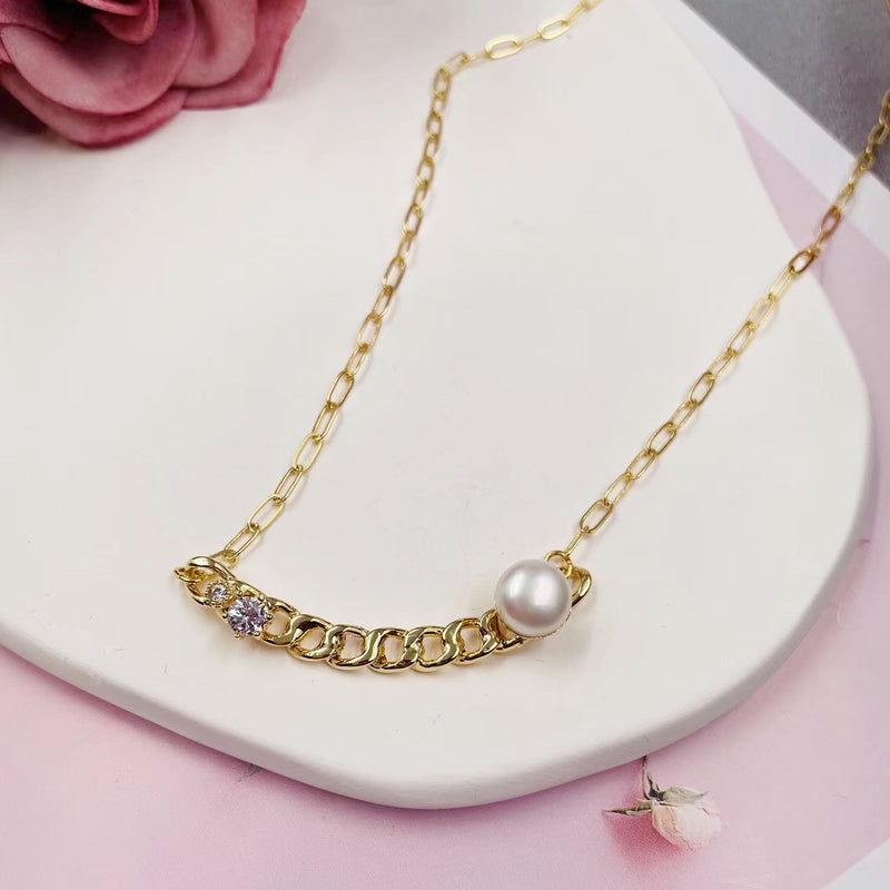 Curved Chain with Rhinestone and Pearl Necklace