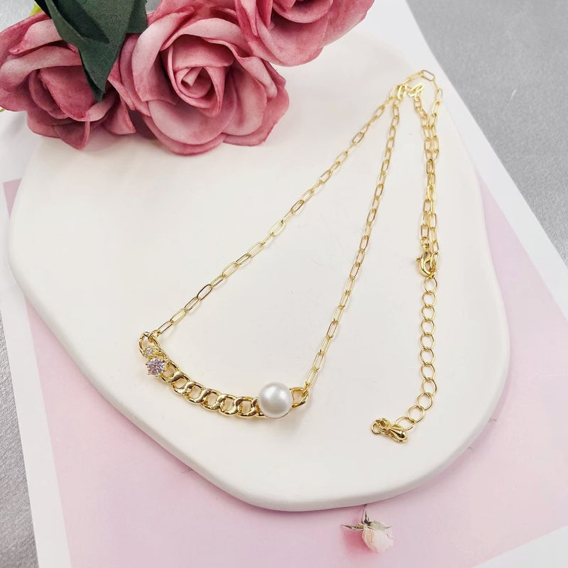 Curved Chain with Rhinestone and Pearl Necklace